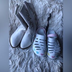 Two pair of Girls Shoes White Western Heeled Boots Bling Diamonds Sandals SIZE 4